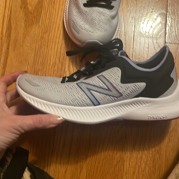 Sneakers - Picture 2 of 6